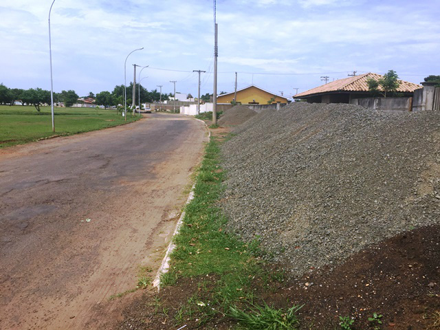 Obra de R$ 1.558.316,99 está abandonada na orla da Lagoa Maior em Três Lagoas 