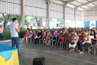 Pais, alunos e professores prestigiam palestra sobre depressão e suicídio 