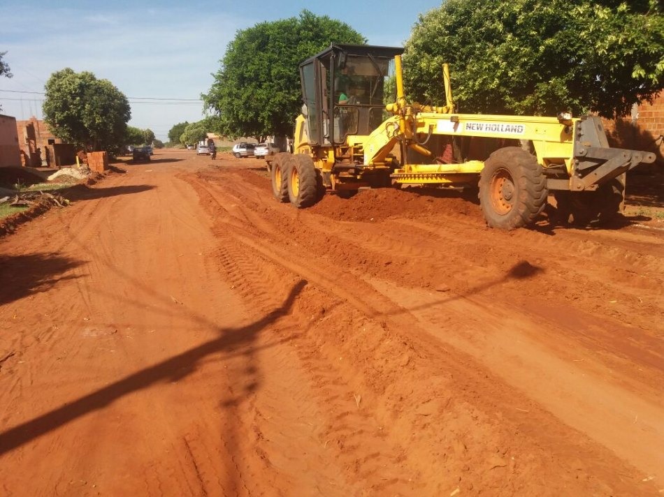Prefeitura de Três Lagoas realiza patrolamento e cascalhamento em ruas do Bairro Oiti Prefeitura de Três Lagoas realiza patrolamento e cascalhamento em ruas do Bairro Oiti