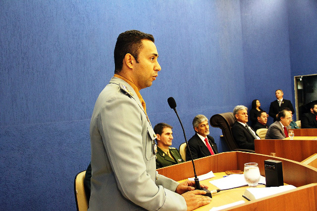 Oficiais da PM e Bombeiro recebem títulos de cidadãos três-lagoense