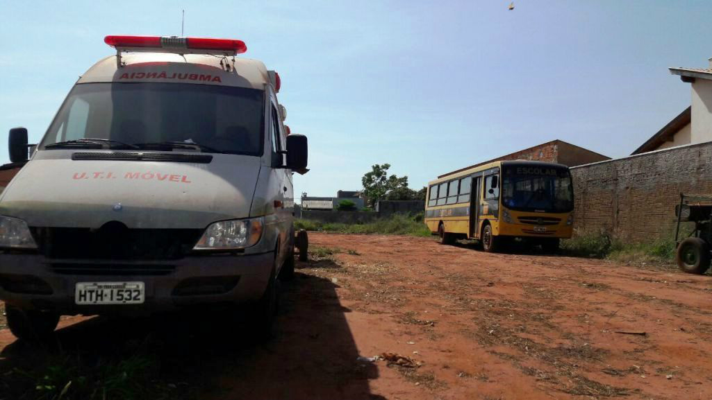 Veículos oficiais são abandonados em oficina a espera de ordem de serviço Veículos oficiais são abandonados em oficina a espera de ordem de serviço