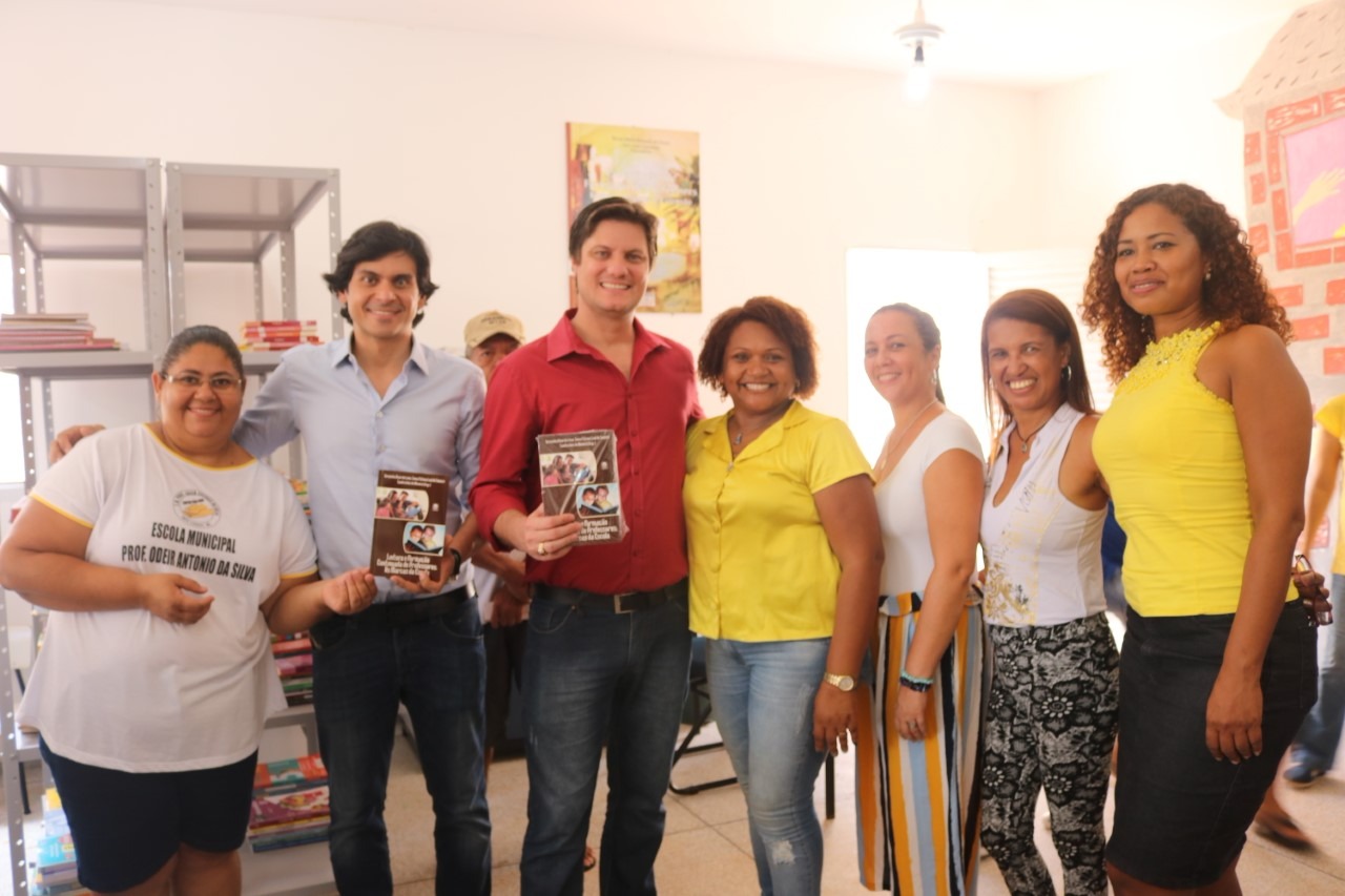 Em incentivo, vereador realiza 2ª edição do projeto “ Feira do Livro”