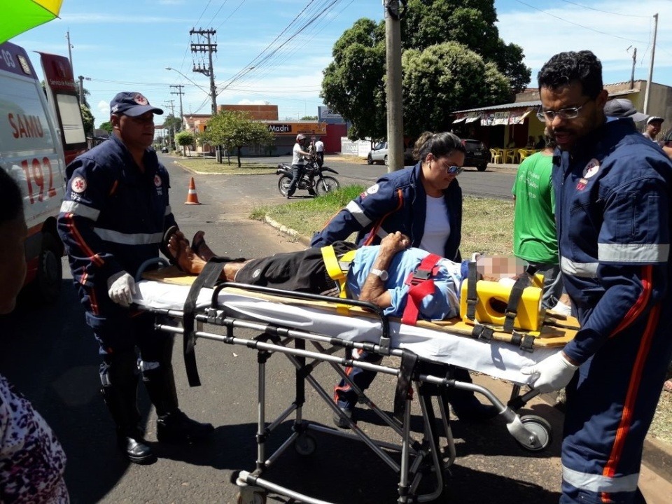 Motociclista atropela idoso e foge do local sem prestar socorro Motociclista atropela idoso e foge do local sem prestar socorro