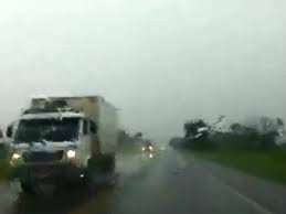 PRF alerta motorista para cuidados na viagem em decorrência de chuva PRF alerta motorista para cuidados na viagem em decorrência de chuva