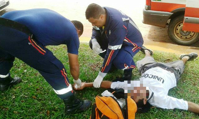 Briga por causa de R$ 60,00 gera discussão e facada no bairro Jardim Capilé Briga por causa de R$ 60,00 gera discussão e facada no bairro Jardim Capilé