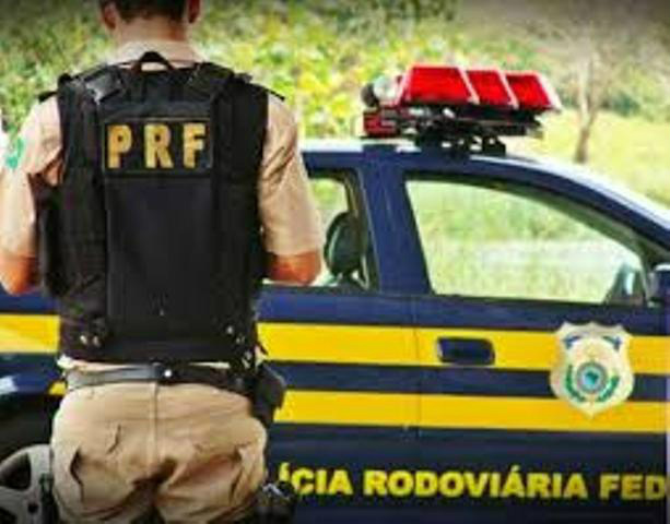 PRF apreende em Água Clara 26,6 kg de maconha em carro abandonado