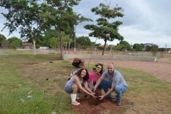 Praça do Jardim das Acácias recebe mais 25 mudas de árvores pelo Projeto Áreas Mais Verdes