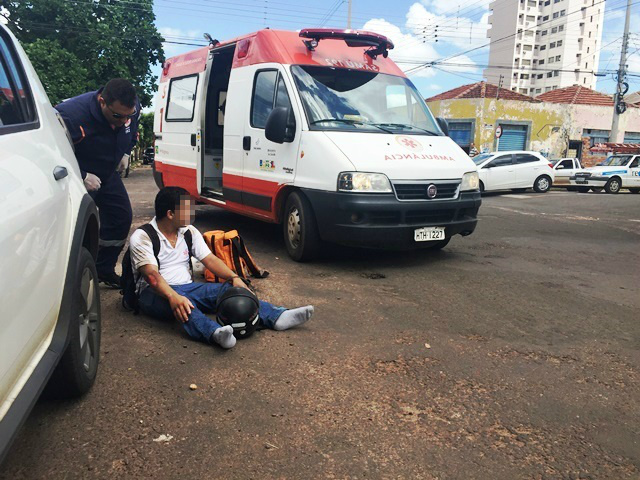 Jovem fica ferido ao se envolver em acidente no bairro Vila Nova Jovem fica ferido ao se envolver em acidente no bairro Vila Nova