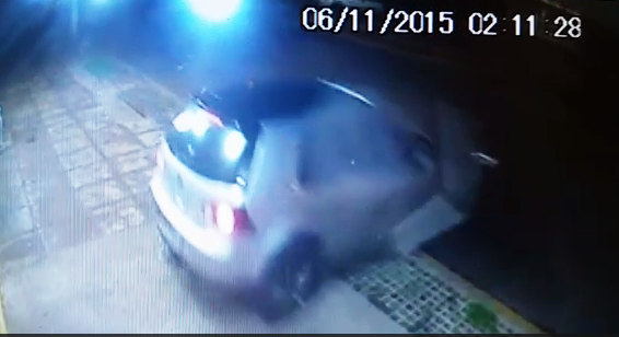 Câmeras de segurança gravam momento exato de acidente com Golf 