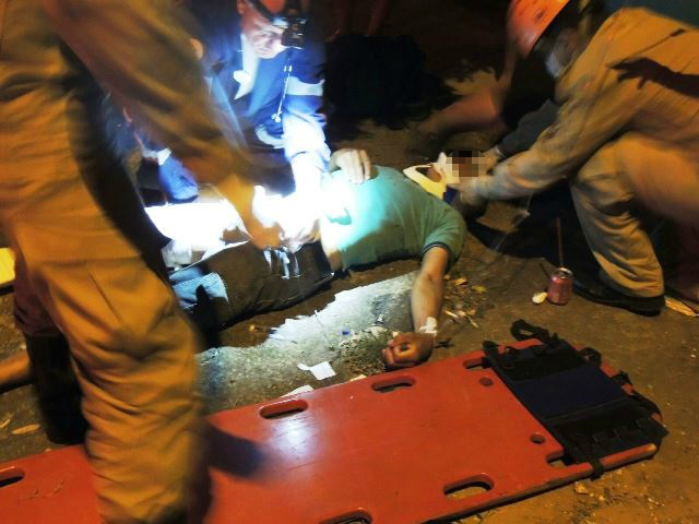 Grave acidente deixa duas pessoas feridas no bairro Vila Nova Grave acidente deixa duas pessoas feridas no bairro Vila Nova