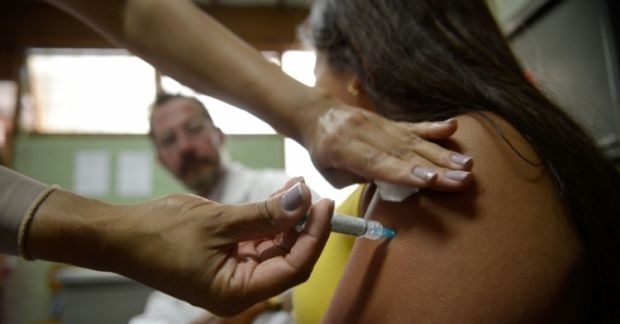 Três Lagoas imuniza mais de 2 mil pessoas contra Febre Amarela Três Lagoas imuniza mais de 2 mil pessoas contra Febre Amarela