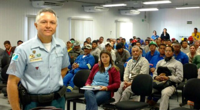 Polícia Militar realiza  palestra de prevenção às drogas