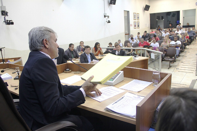 Vereadores aprovam leis de expansão industrial e geração de novos empregos Vereadores aprovam leis de expansão industrial e geração de novos empregos