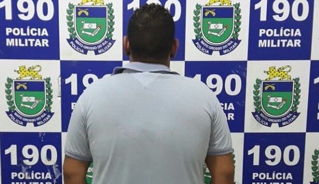 Foragido, homem é preso ao fumar maconha em frente de residência no Alto da Boa Vista Foragido, homem é preso ao fumar maconha em frente de residência no Alto da Boa Vista