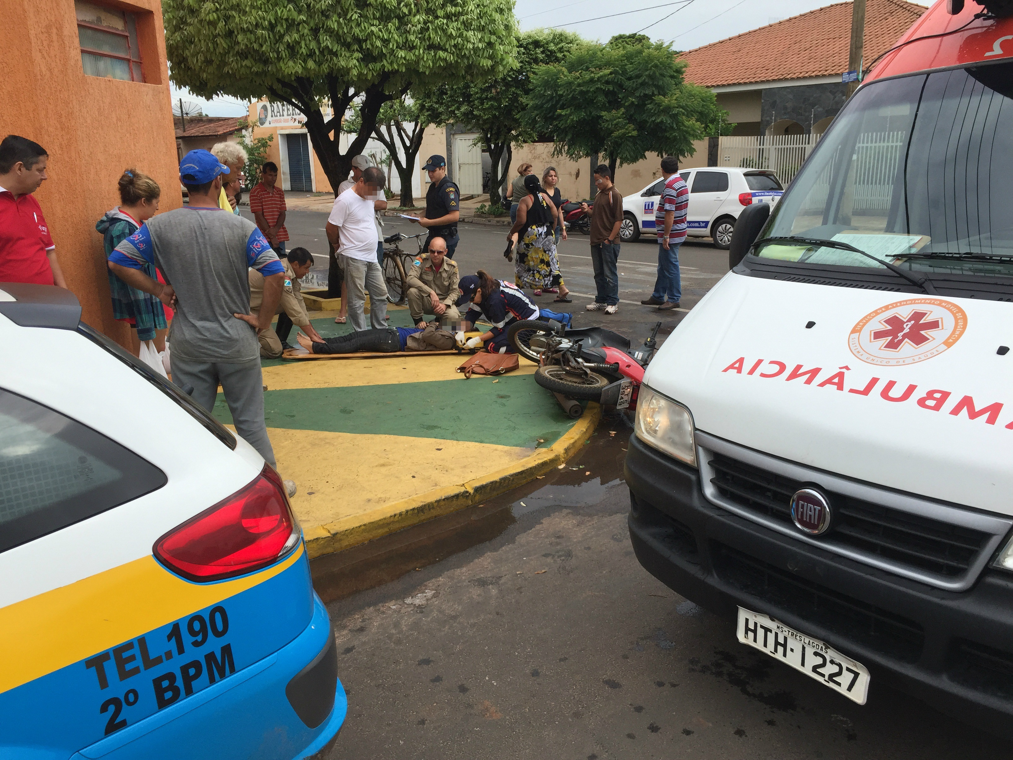Jovem em Biz fica ferida em acidente no bairro Lapa Jovem em Biz fica ferida em acidente no bairro Lapa