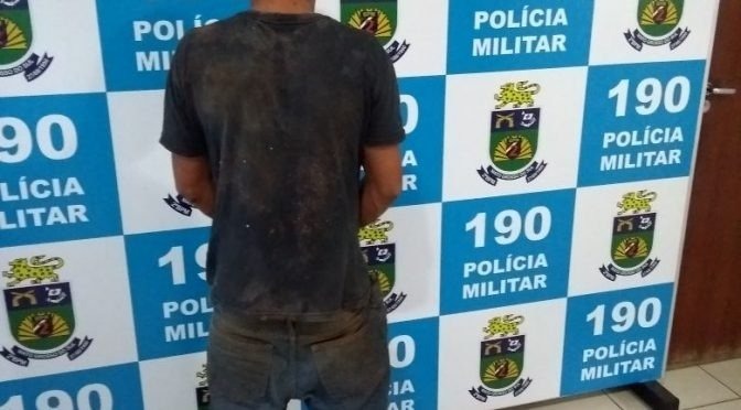 Jovem acusado de assalto é preso minutos depois do crime Jovem acusado de assalto é preso minutos depois do crime