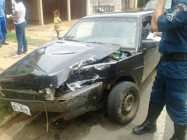 Motorista sem CNH causa acidente e foge sem prestar socorro Motorista sem CNH causa acidente e foge sem prestar socorro