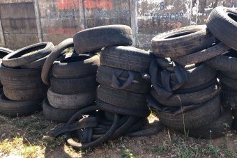 SEMEA recolhe aproximadamente 40 pneus descartados em avenida de Três Lagoas