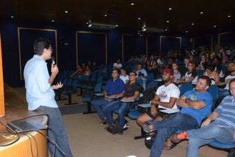 Programa Juventude Ligadaça reúne centenas de calouros na AEMS