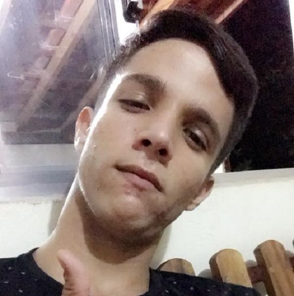 Amigos e familiares usam as redes sociais para se despedir de Ueze Eduardo