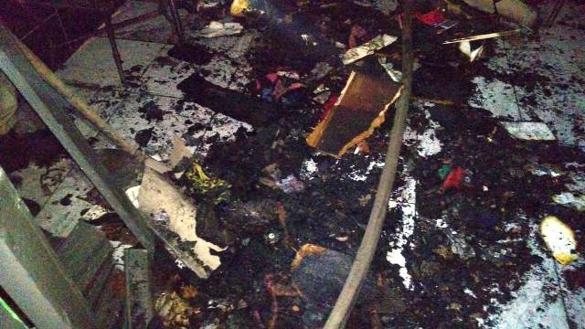 Filho é acusado de incendiar a casa dos pais no bairro Santa Rita Filho é acusado de incendiar a casa dos pais no bairro Santa Rita