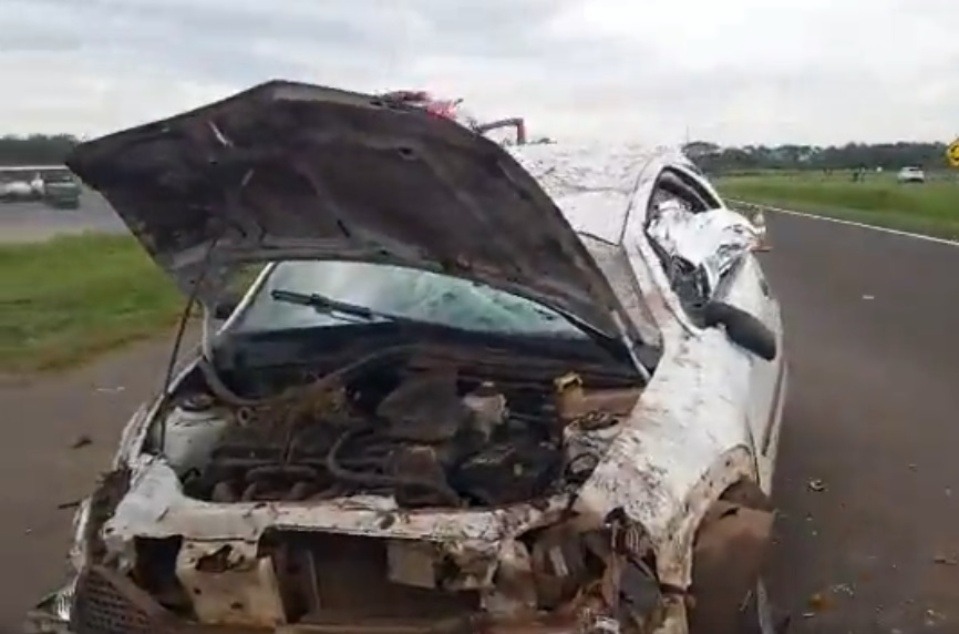 Capotamento de carro em rodovia deixa uma pessoa morta Capotamento de carro em rodovia deixa uma pessoa morta