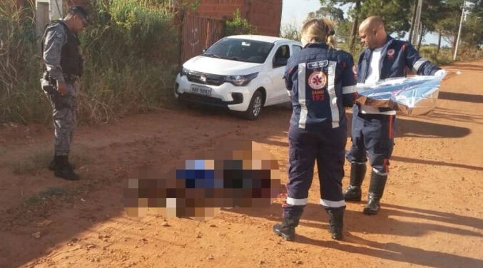 Homem é baleado e morto a tiros no bairro Paranapungá