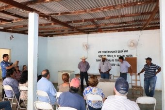 Prefeito reúne-se com lideranças nos distritos de Garcias e Arapuá