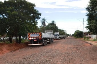 Moradores do Bairro Vila Alegre comemoram cascalhamento realizado em diversas ruas Moradores do Bairro Vila Alegre comemoram cascalhamento realizado em diversas ruas