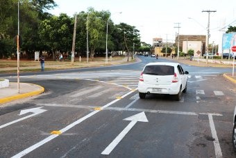 Rotatória em trecho da Avenida da Circular da Lagoa Maior é retirada Rotatória em trecho da Avenida da Circular da Lagoa Maior é retirada