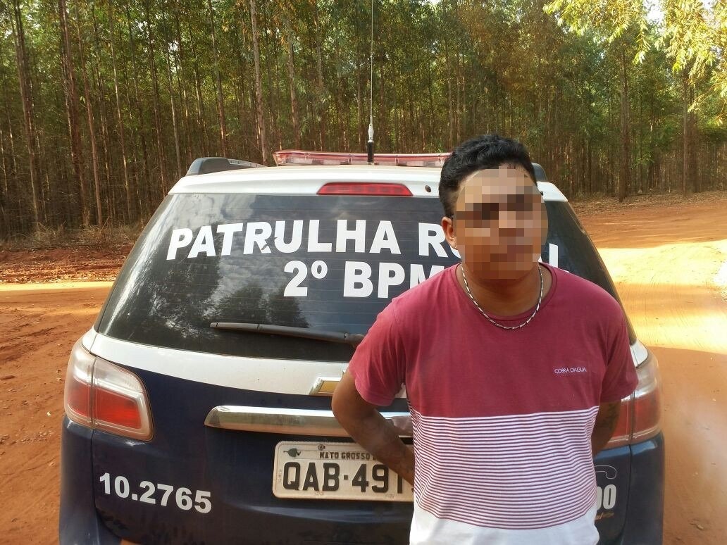 Dizendo ser de facção criminosa, 