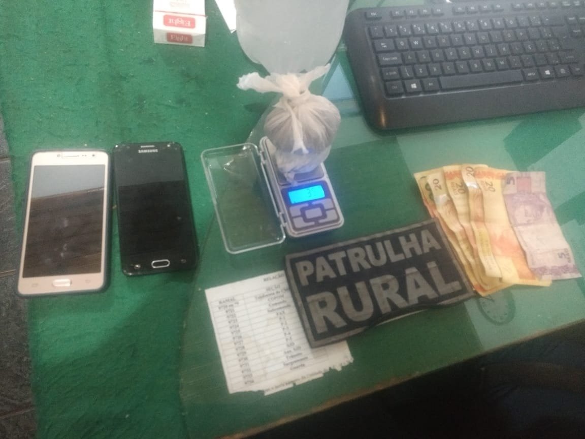 Patrulha Rural fecha em assentamento suposto ponto de venda de drogas Patrulha Rural fecha em assentamento suposto ponto de venda de drogas