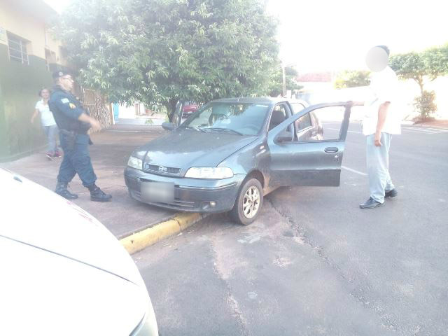 Acidente entre carro e camionete deixa criança ferida Acidente entre carro e camionete deixa criança ferida