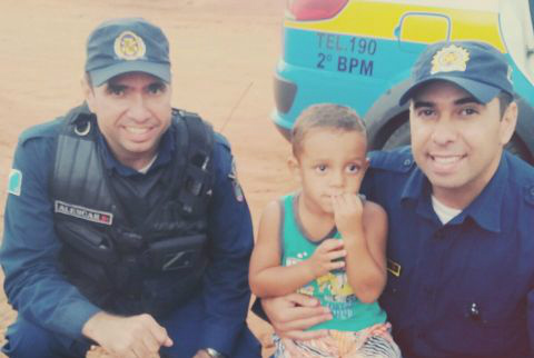 Policiais Militares entregam presente e realizam o sonho de menino de 2 anos 