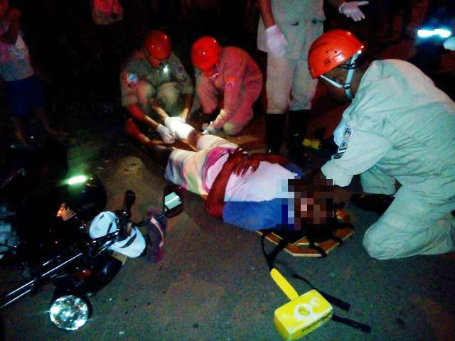 Acidente no bairro Carioca deixa duas pessoas feridas Acidente no bairro Carioca deixa duas pessoas feridas