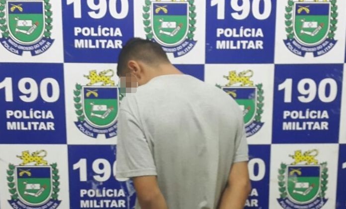 Força Tática prende homem no Jardim Eldorado por suspeita de tráfico de drogas Força Tática prende homem no Jardim Eldorado por suspeita de tráfico de drogas