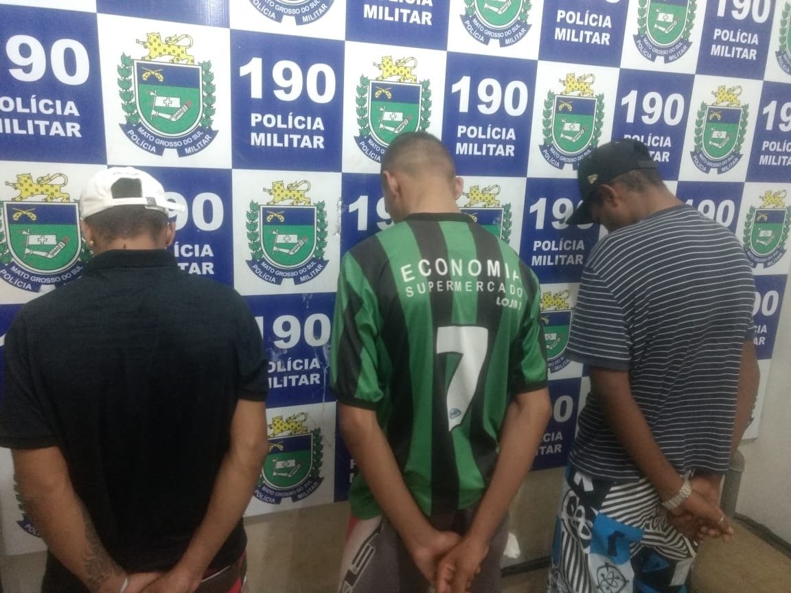 Ronda escolar flagra adolescente com maconha em frente a escola de Três Lagoas
