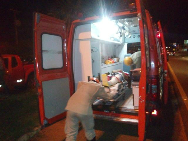 Bombeiros são acionados para atender vítima de acidente de trânsito