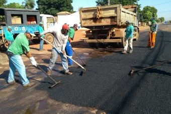 Prefeitura executa reparos no cruzamento da Avenida João Thomes com Egídio Thomé