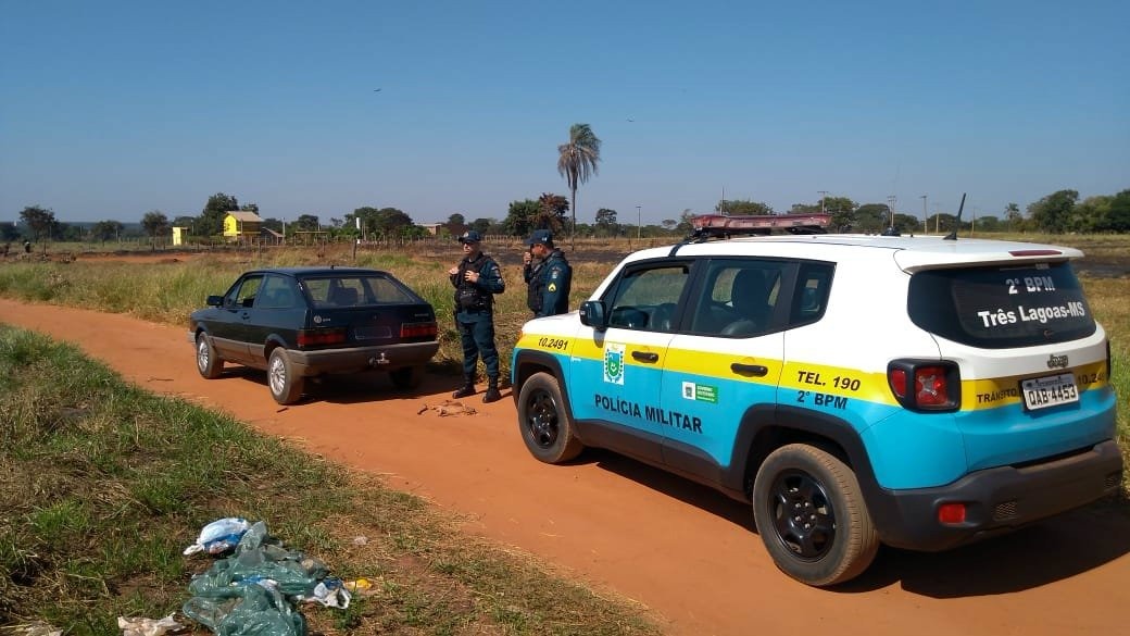 Carro furtado é recuperado pela Rádio Patrulha Carro furtado é recuperado pela Rádio Patrulha
