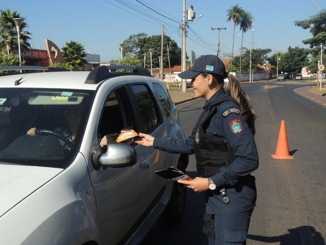 Blitz Educativa é realizada pela PM de Três Lagoas Blitz Educativa é realizada pela PM de Três Lagoas