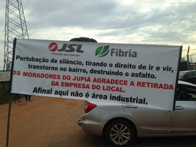 Moradores liberam entrada de Jupiá após manifestação Moradores liberam entrada de Jupiá após manifestação