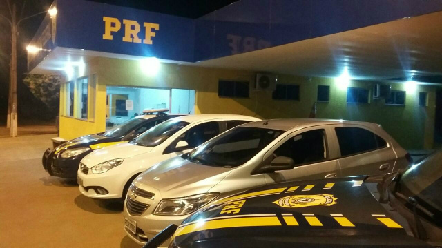 Em 10 minutos, PRF apreende dois carros clonados na BR-262