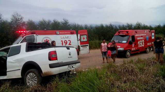 Motorista de Saveiro perde o controle do veículo e capota na região da "Lagoinha" Motorista de Saveiro perde o controle do veículo e capota na região da