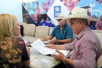 Prefeito de Três Lagoas recebe diretora da EMEC “Antônio Camargo Garcia”