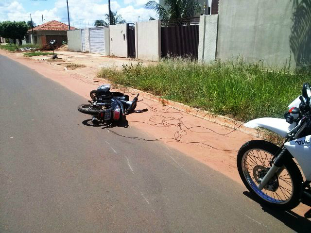 Fios de telefonia caídos em via pública por pouco não causam a morte de motociclista Fios de telefonia caídos em via pública por pouco não causam a morte de motociclista