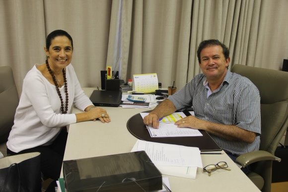 Deputado Eduardo Rocha recebe a visita da ex-vereadora Carla Stephanini e estudam dobradinha