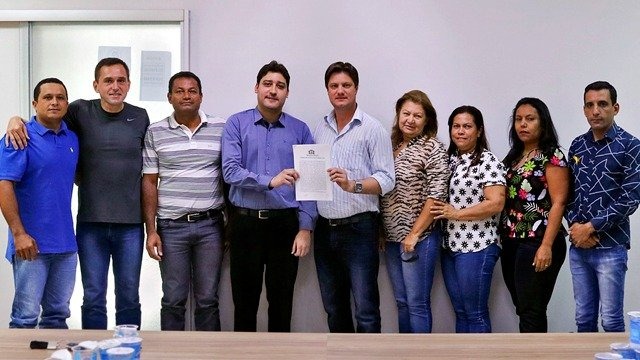 Aprovado em concurso da Câmara Municipal toma posse do cargo de Procurador