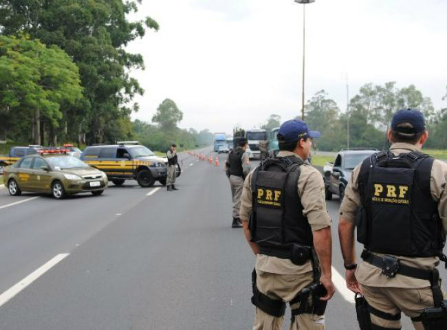 Policiais rodoviários rejeitam proposta do governo e aprovam greve no Estado