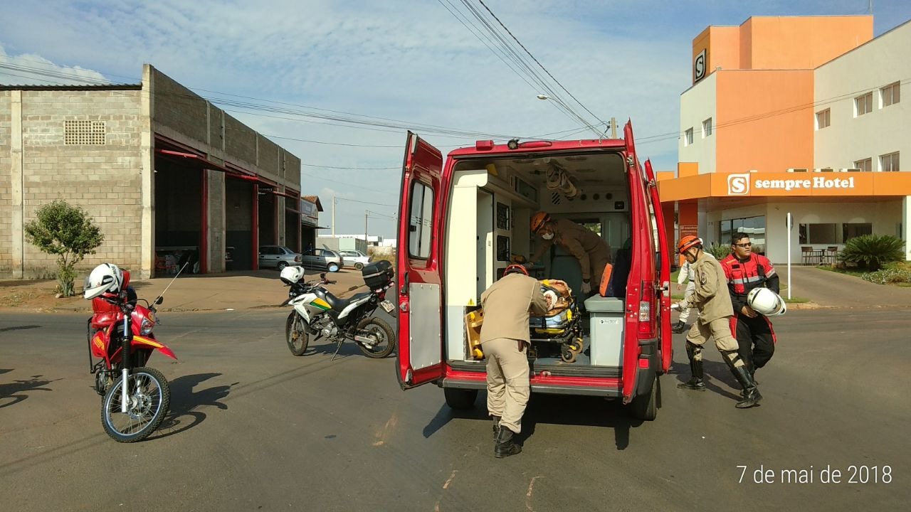 Acidente entre carro e bicicleta deixa jovem ferida no Jardim Alvorada 
